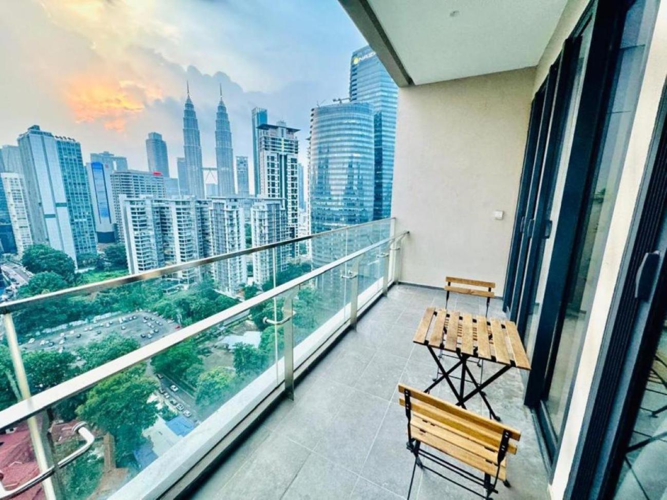 קואלה לומפור The Manor Klcc Serviced Apartment מראה חיצוני תמונה